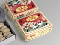 "Paketan Bakpia Patas Klasik dari Jogja, ideal untuk camilan nikmat dengan cita rasa khas dan kemasan menarik."